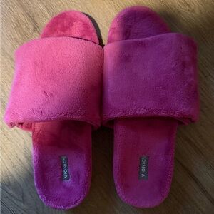 Vionic Fuchsia Plush Slide Slippers- Never Worn
